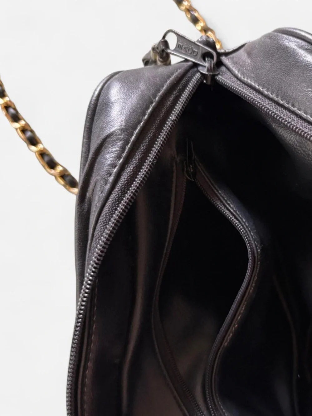 Black Leather Crossbody Purse w/ Gold Strap <3